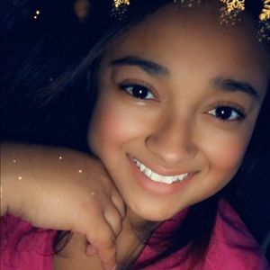 Meet your Posher, Monique